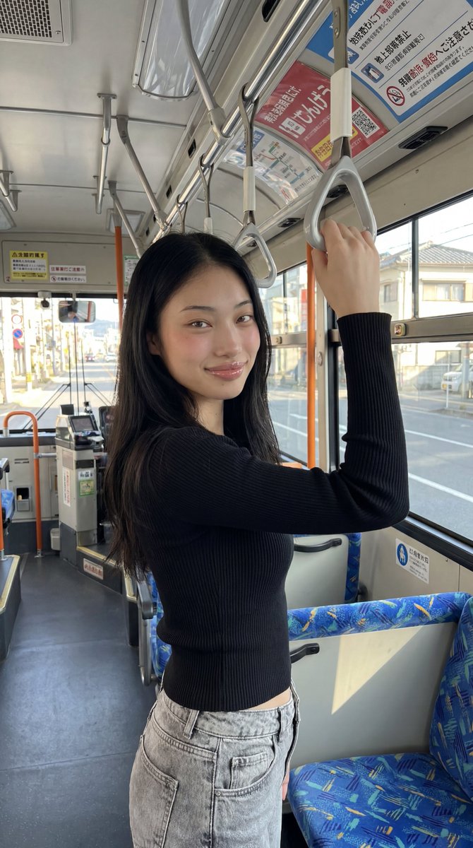 个人资料 / 头像 - 日本公交车上的韩国女孩 效果图