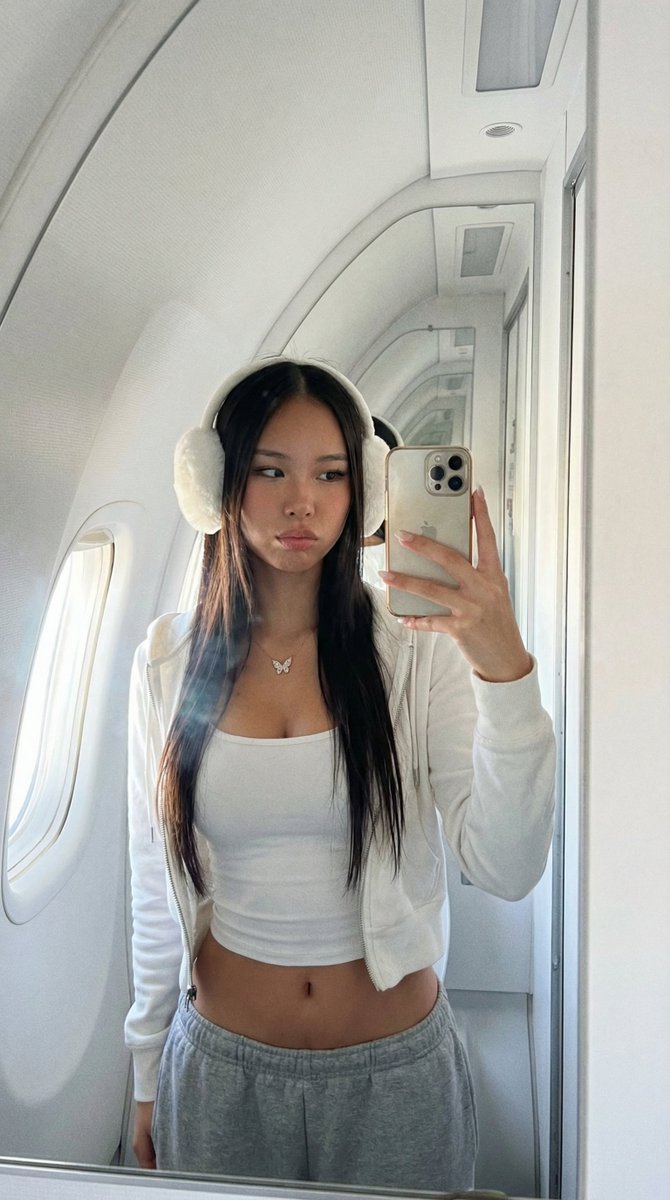 私人飞机里的超真实奢华自拍 效果图