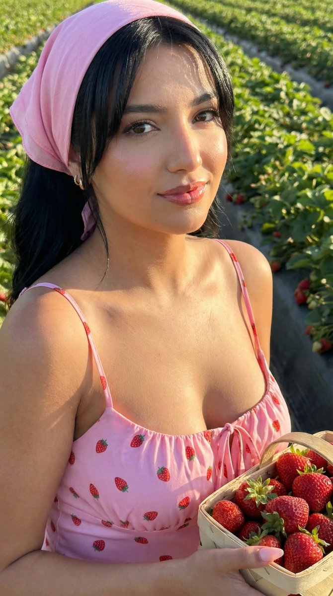 草莓田里的高定红唇佳人 效果图