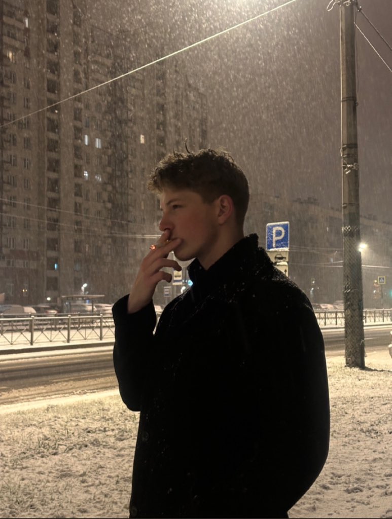 凛冬雪夜街灯下抽烟的忧郁侧颜 效果图