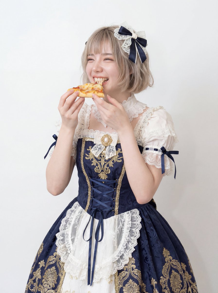 享用披萨的时尚女子高清摄影棚写真 效果图