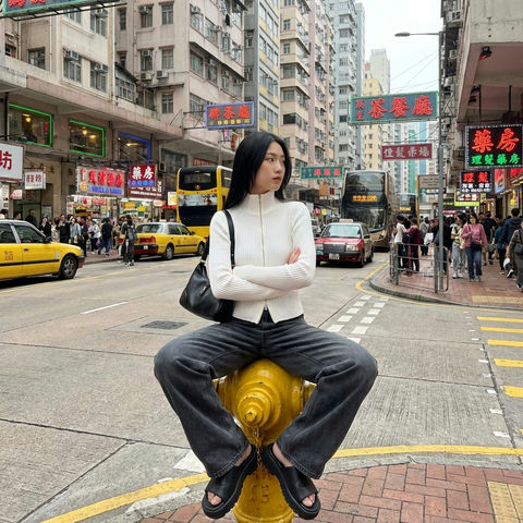 霓虹街头的自信女郎 效果图