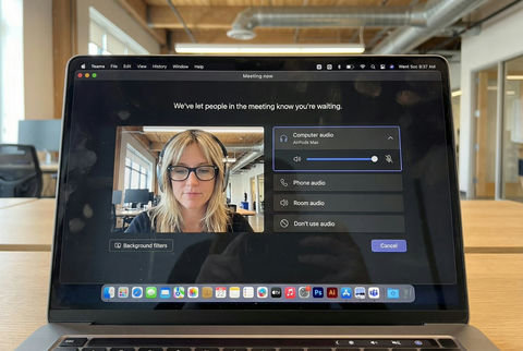 超逼真的Macbook屏幕视频会议图 效果图